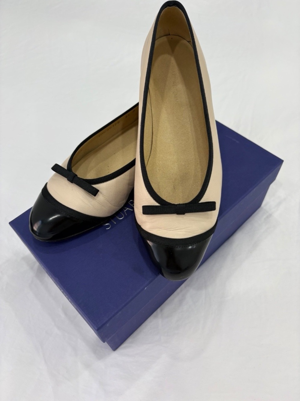 Stuart Weitzman Women's Beige Leather Bow Cap Toe Ballet Flats Size 8.5
